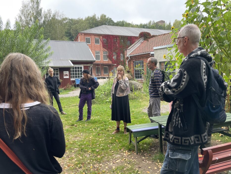 Vera Telemo (i mitten) är utvecklingsstrateg från Möteplats Steneby.