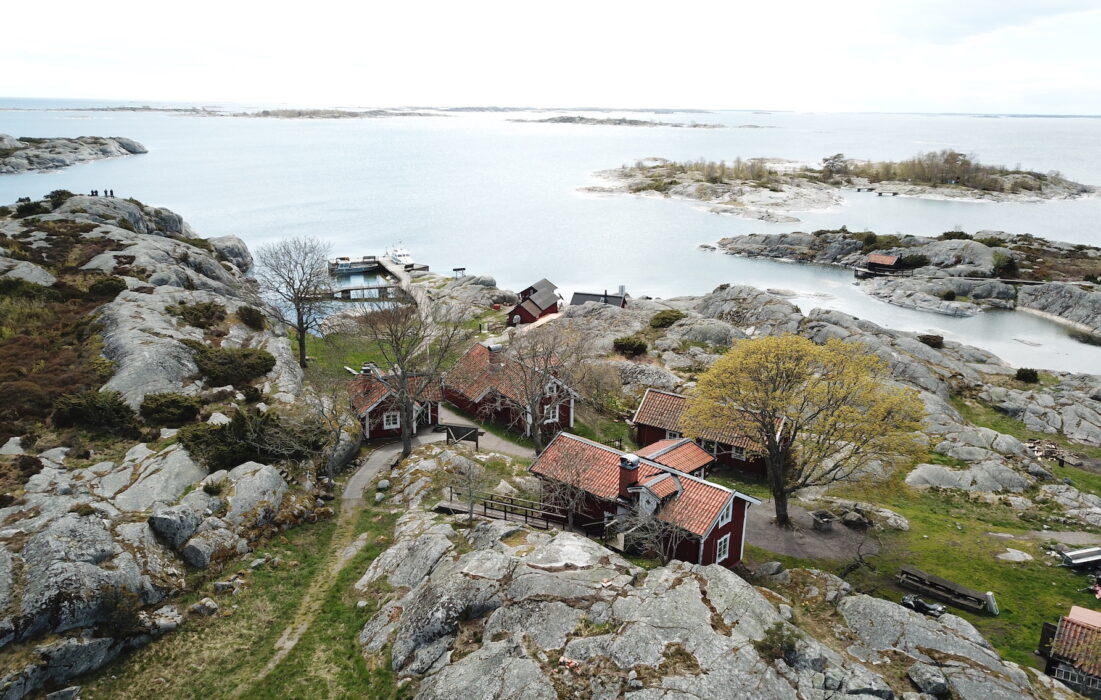 Bullerö är en av de större öarna i Nämdöskärgården.