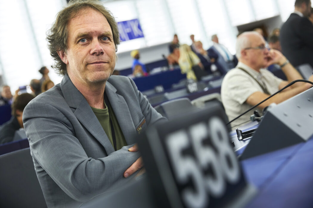 ”Nu är inte tiden att pausa klimatarbetet och ge andrum till omställningen”, säger Miljöpartiets Pär Holmgren om EU parlamentets ställningstagande inför klimattoppmötet i Dubai.